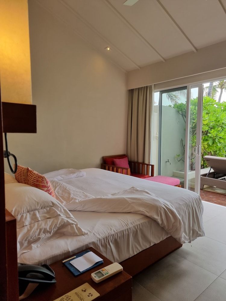 Centara Ras Fushi Resort & Spa Maldives Lagoon View Beach Villa King 5