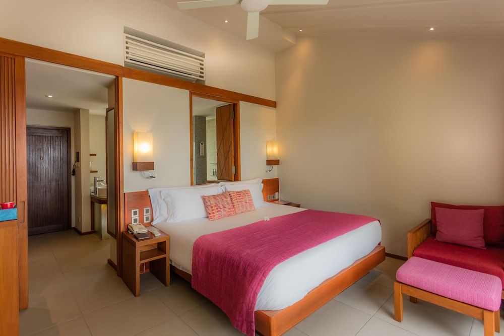 Centara Ras Fushi Resort & Spa Maldives Lagoon View Beach Villa King 3