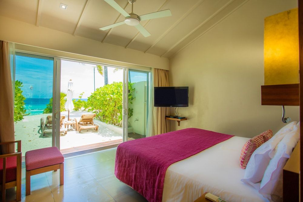 Centara Ras Fushi Resort & Spa Maldives Lagoon View Beach Villa King 9