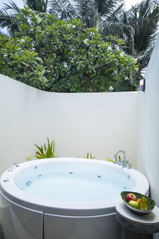 Centara Ras Fushi Resort & Spa Maldives Lagoon View Beach Villa King 18