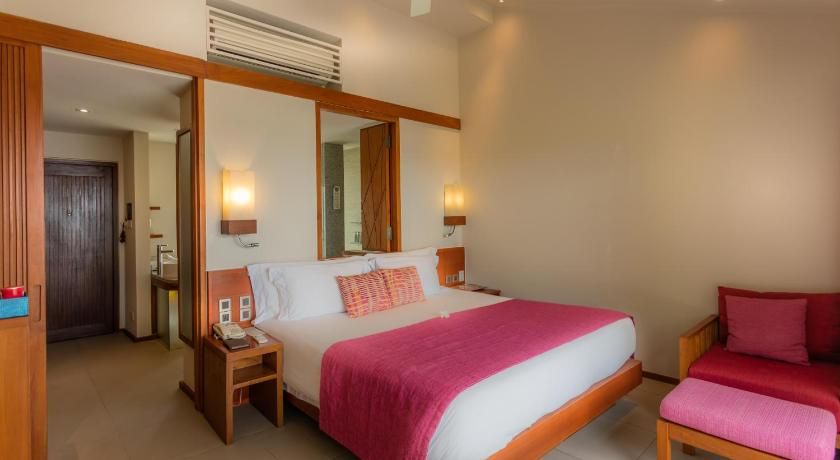 Centara Ras Fushi Resort & Spa Maldives Lagoon View Beach Villa King 6