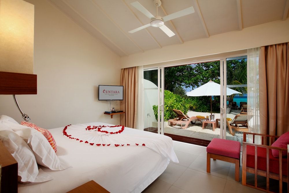 Centara Ras Fushi Resort & Spa Maldives Lagoon View Beach Villa King 4