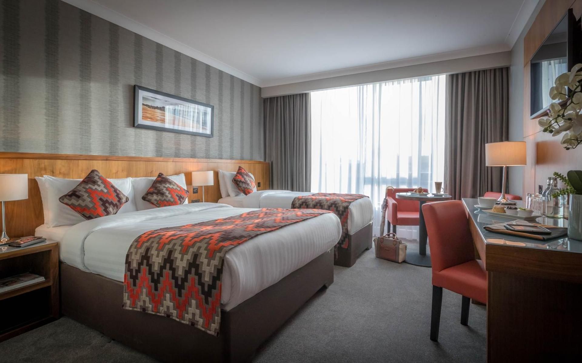 Fitzwilton Hotel Family Room (2 Adults + 2 Children) 2