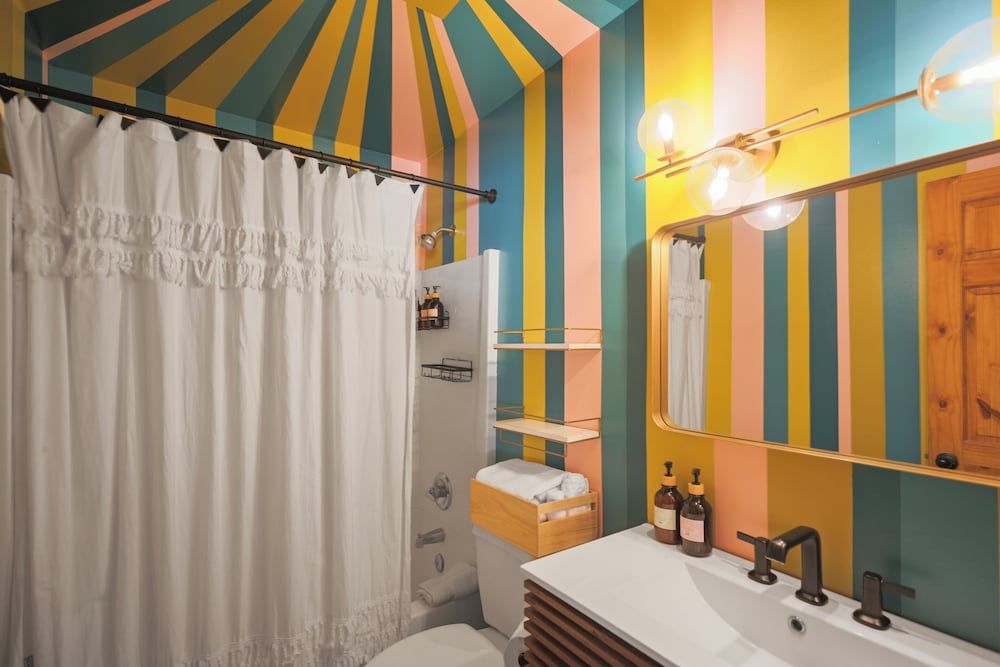 Sessions Retreat & Hotel Superior Cabin 5