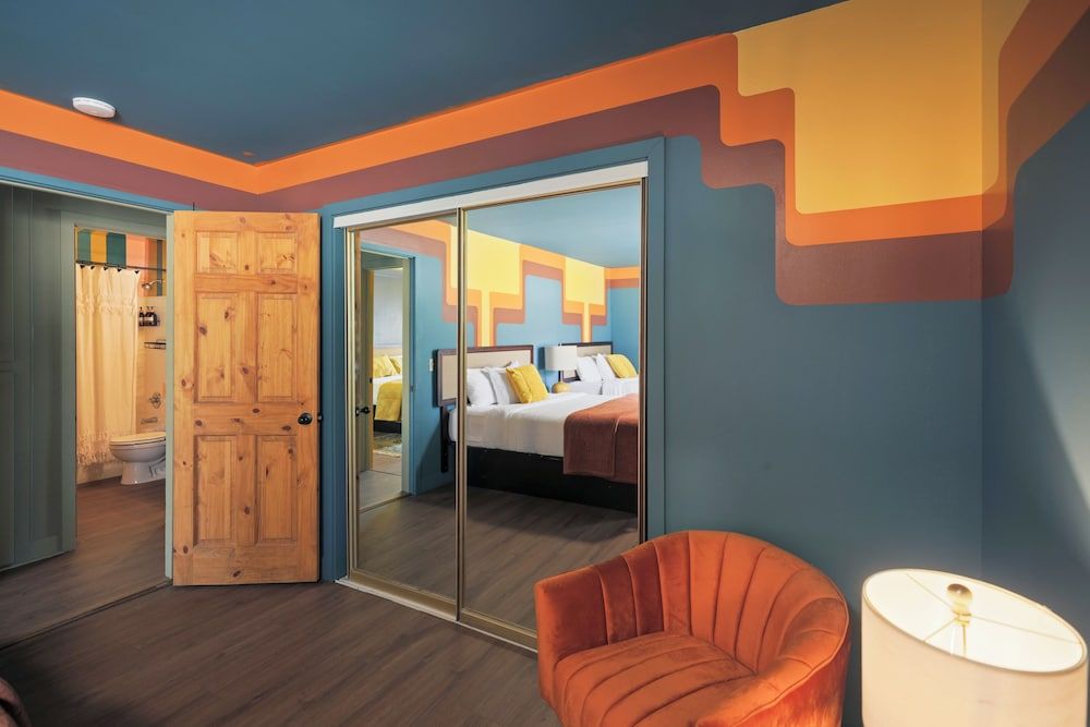 Sessions Retreat & Hotel Superior Cabin 6