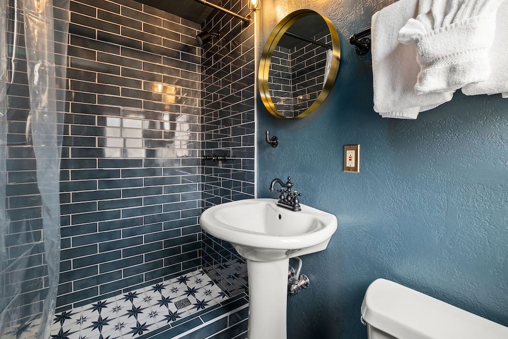 Sessions Retreat & Hotel Economy Room 3