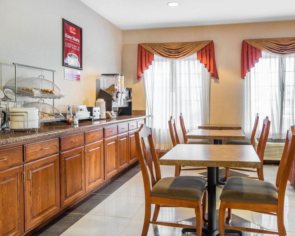 undefined Econo Lodge Exit-29 8