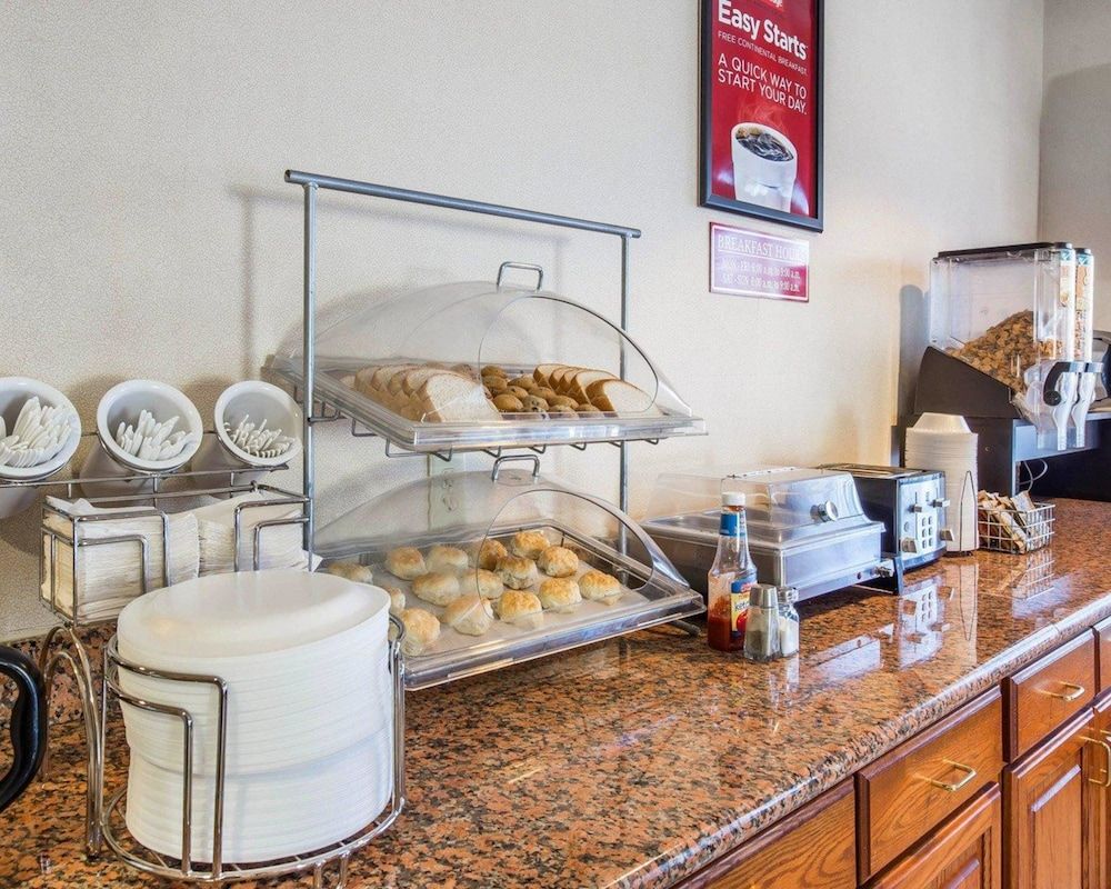 undefined Econo Lodge Exit-29 5