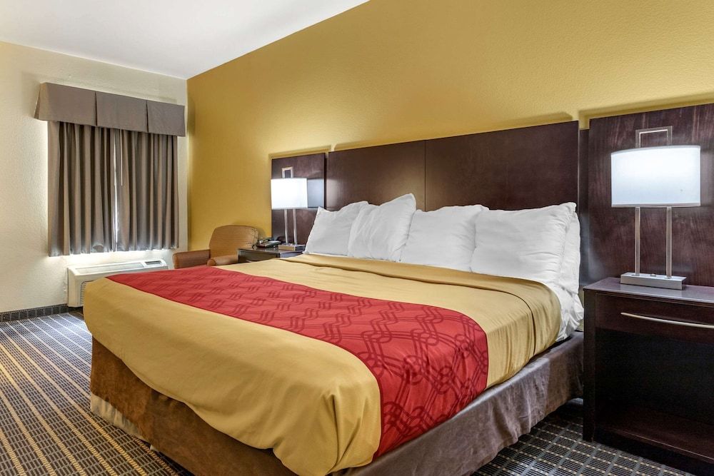 undefined Econo Lodge Exit-29 3