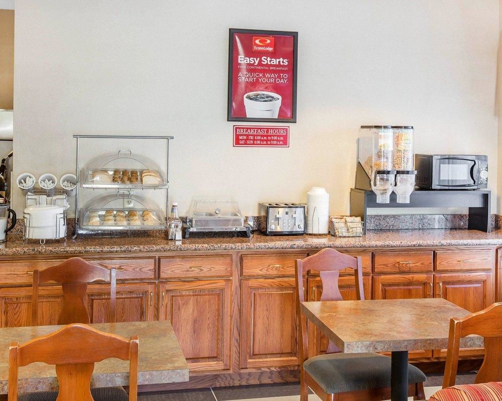 undefined Econo Lodge Exit-29 4