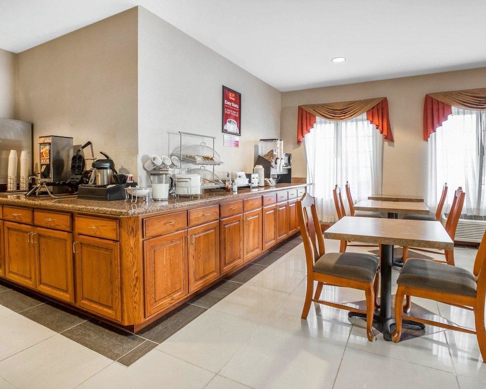 undefined Econo Lodge Exit-29 9