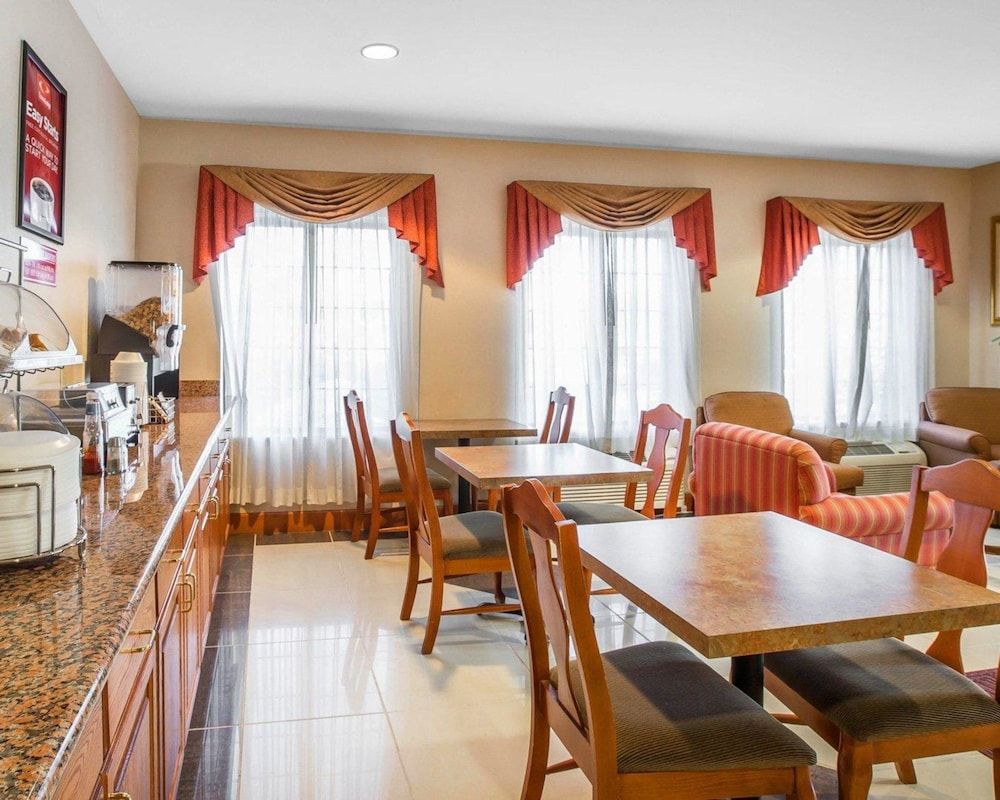 undefined Econo Lodge Exit-29 7