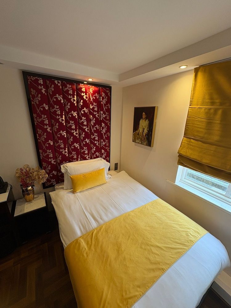 Petite Single Room