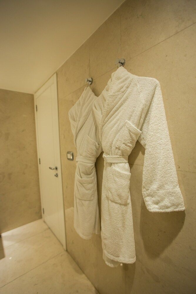 Cavalier Hotel Suite, 1 Bedroom (Double Occupancy) 3