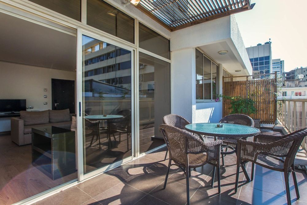 Cavalier Hotel Suite, 1 Bedroom 2