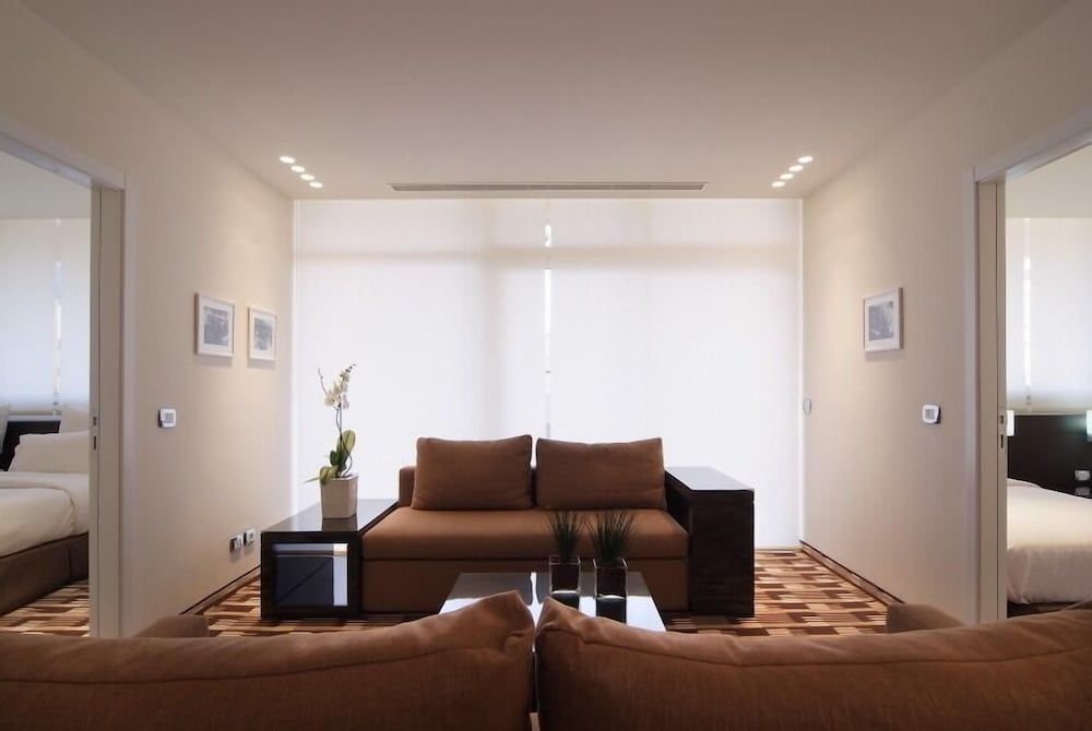 Cavalier Hotel Suite, 1 Bedroom (Double Occupancy) 6