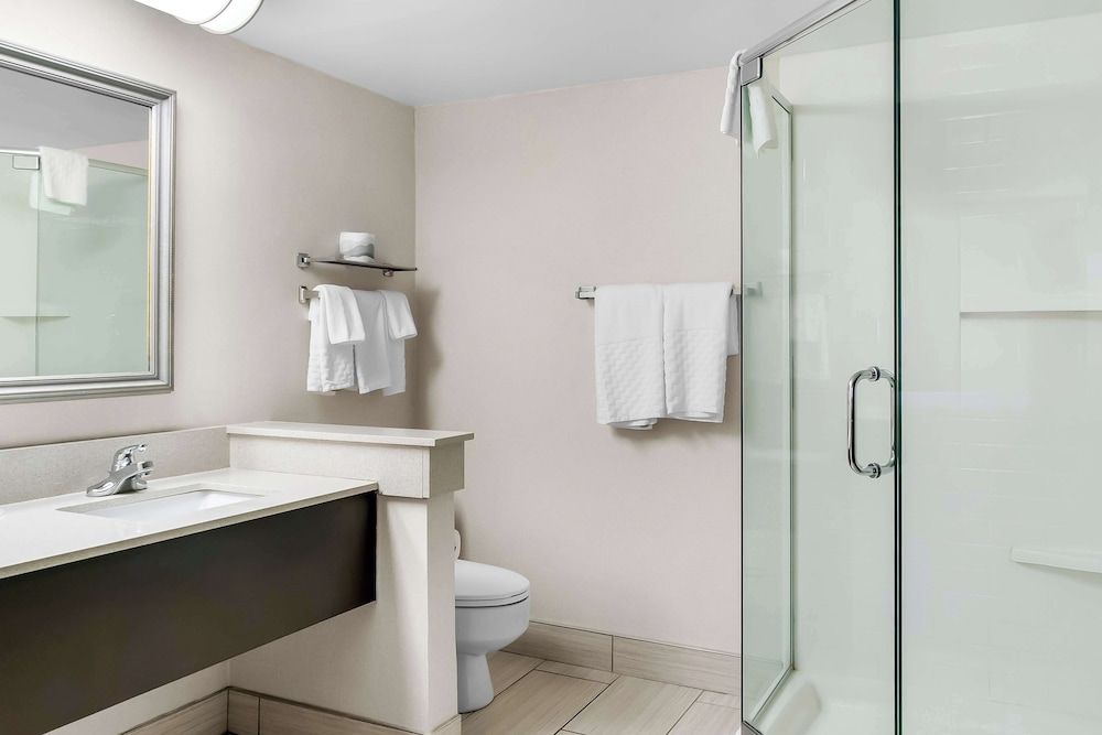 Best Western Okemos/East Lansing Hotel & Suites Suite, 1 King Bed, Non Smoking, Kitchenette (with Sofabed) 2