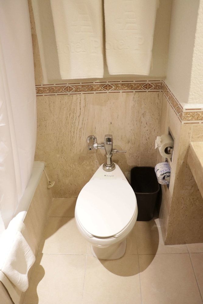 Hotel PF Standard Room - 2 Double Beds 16