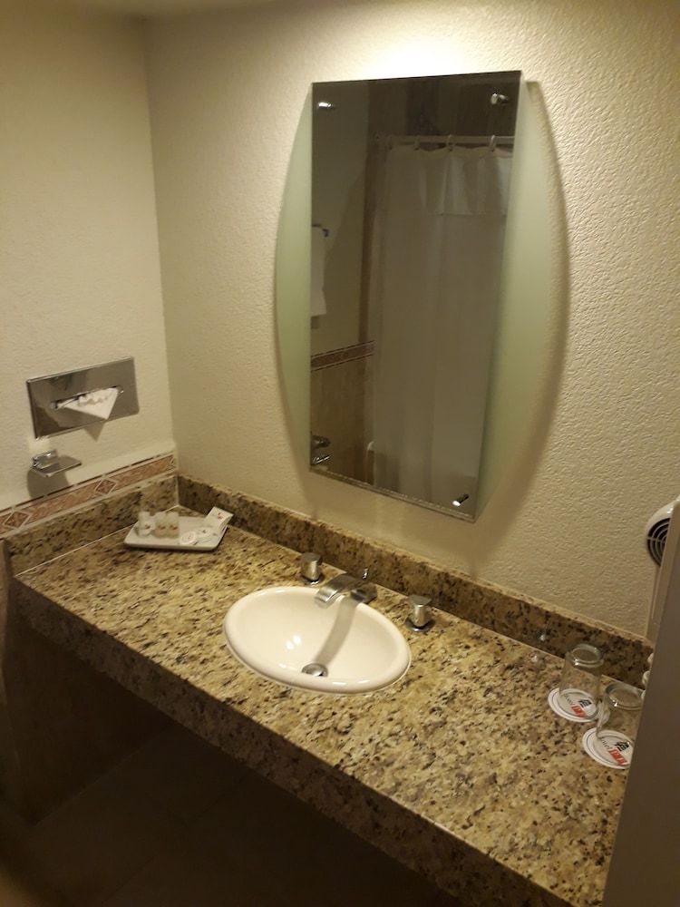 Hotel PF Standard Room - 2 Double Beds 11