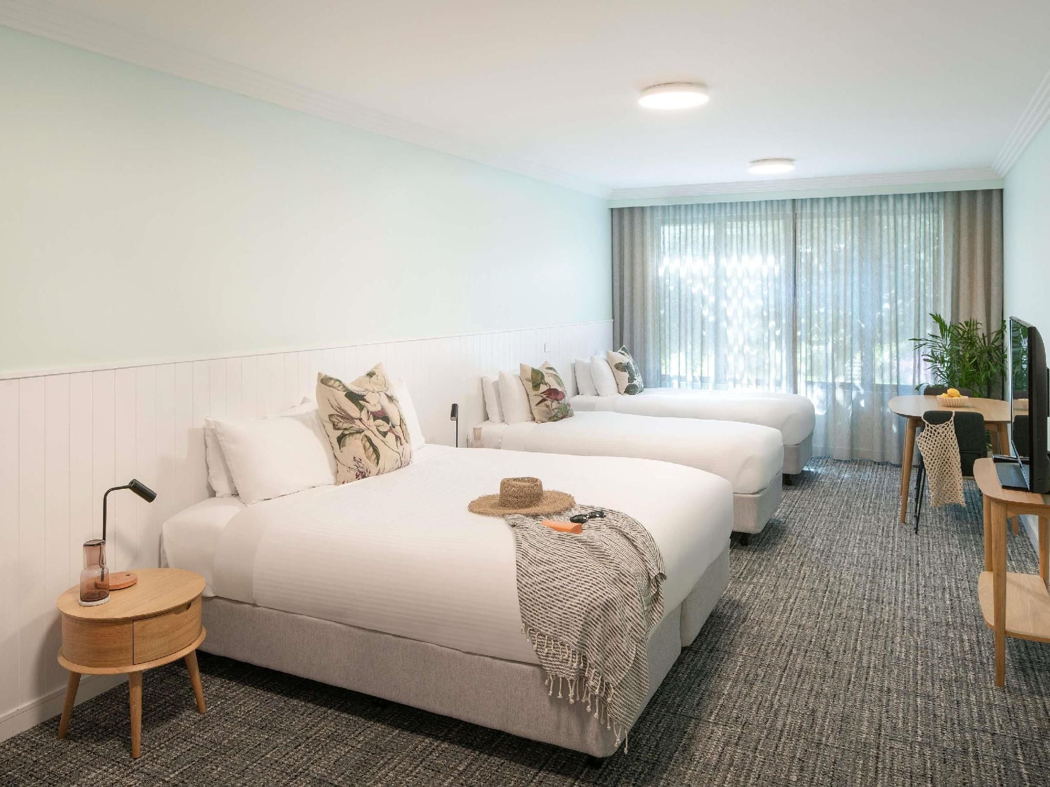 SUPERIOR ROOM, Family Room, 1 King bed + 2 Single beds