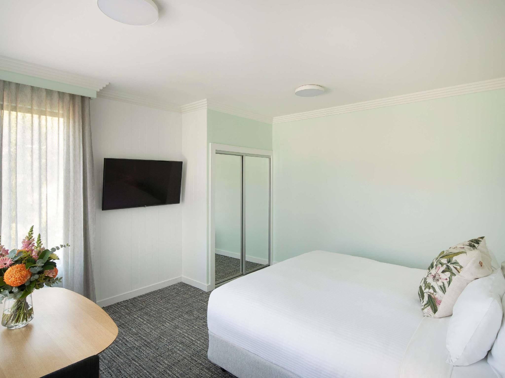 Accessible 1 King Bed