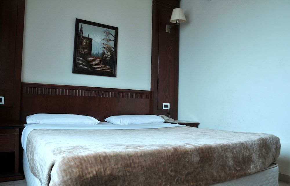 undefined White House Hotel 7