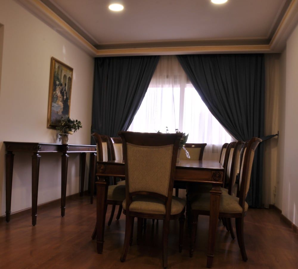 undefined White House Hotel 9