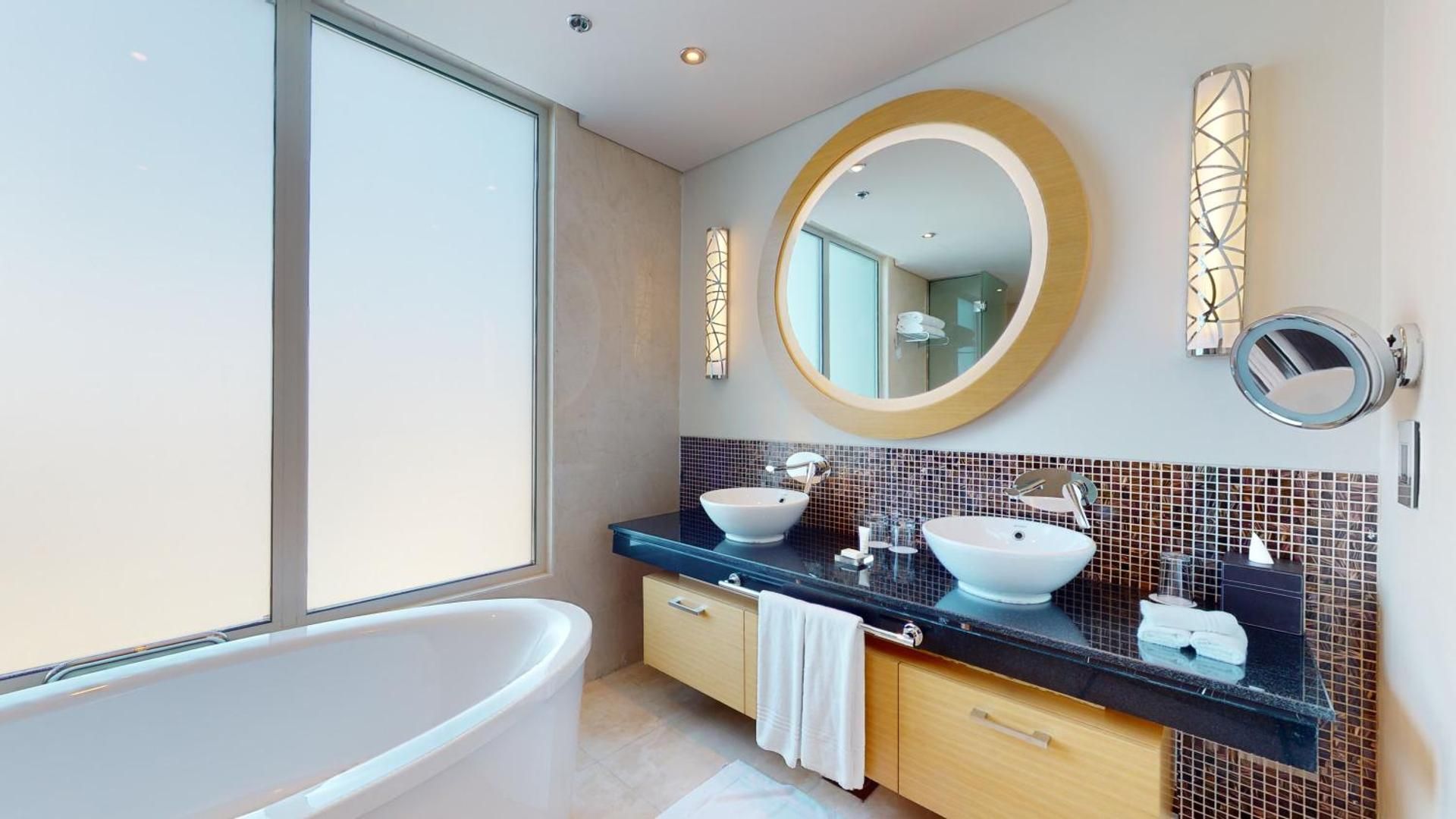 2 Bedroom Apartment, Bedroom 1: 1 King, Bedroom 2: 2 Twin, Burj Khalifa view, Skyline view