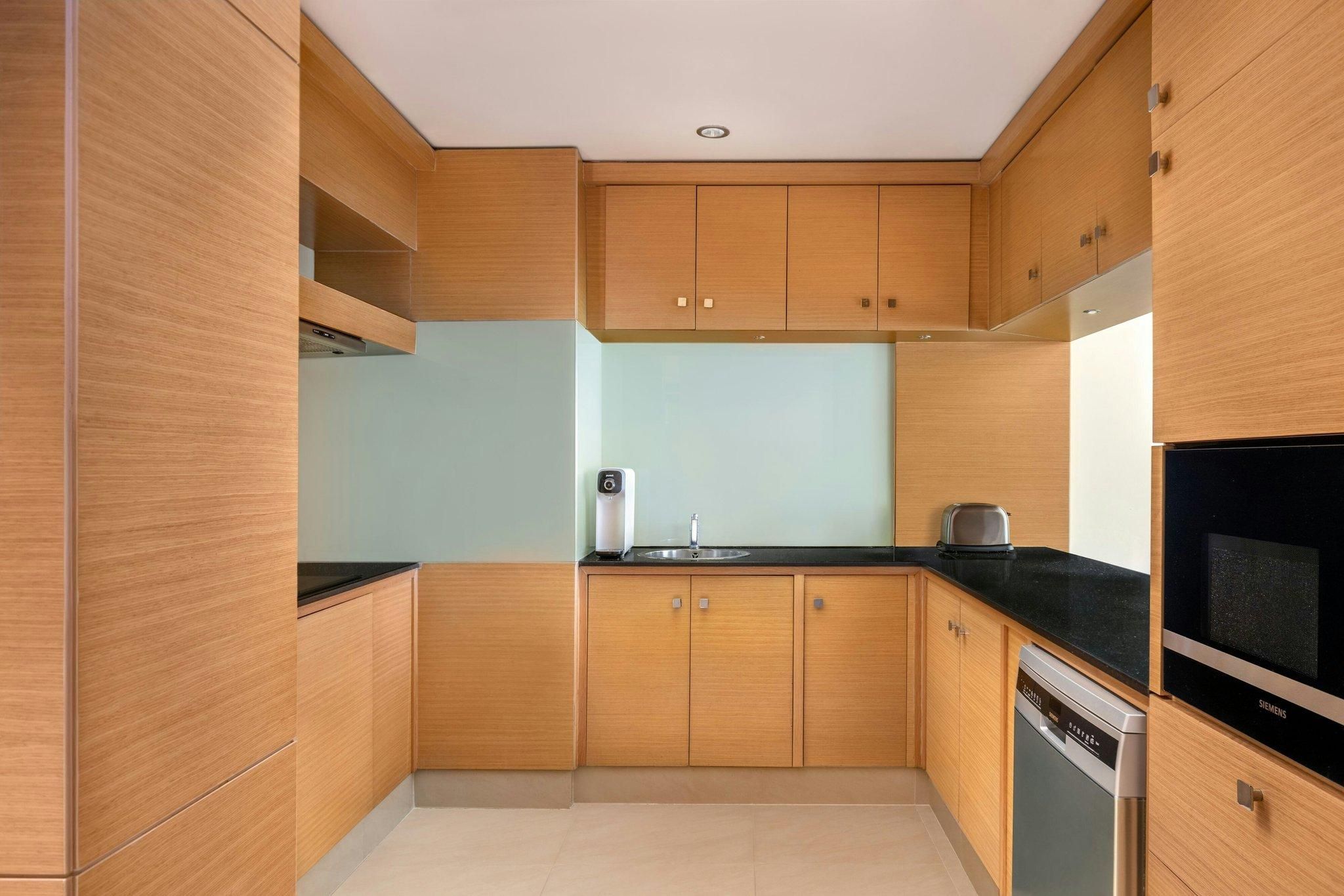 2 Bedroom Apartment, Bedroom 1: 1 King, Bedroom 2: 2 Twin, Burj Khalifa view, Skyline view