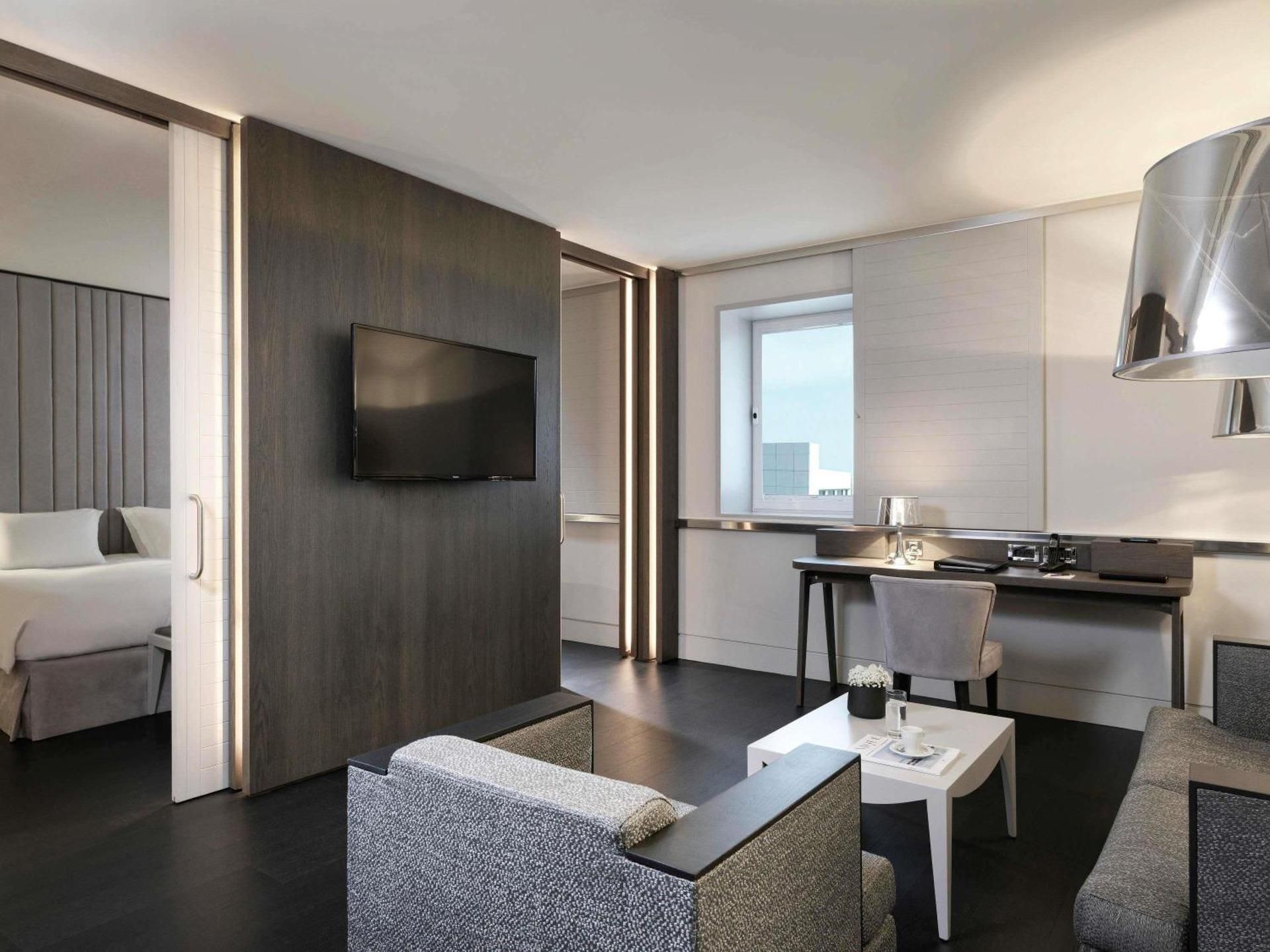 JUNIOR SUITE, Lounge Access, 1 King Bed, Living Room