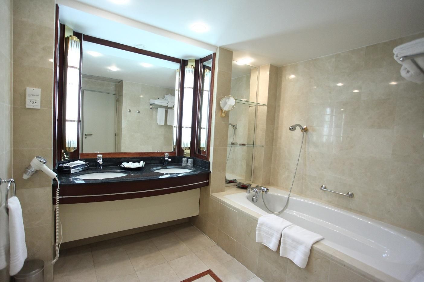 Hotel Pullman Bucharest World Trade Center Superior Room With 2 Single Beds 3