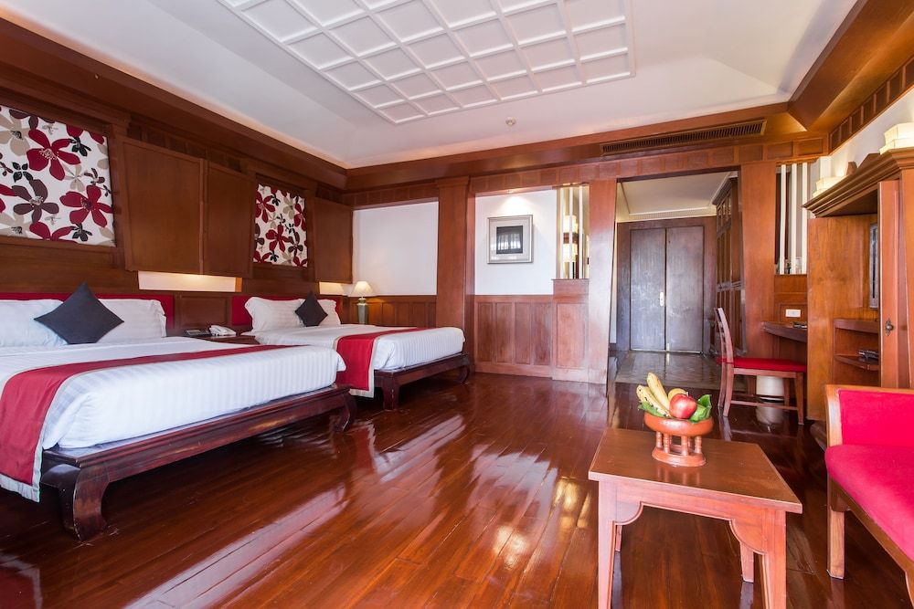 Samui Buri Beach Resort Deluxe Room 2