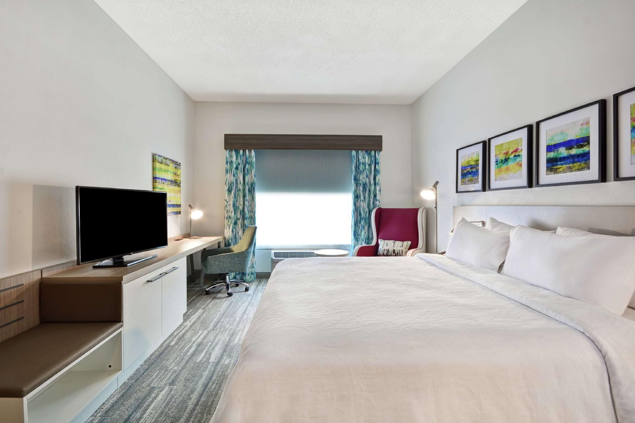 1 KING HEARING ACCESSIBLE ROOM