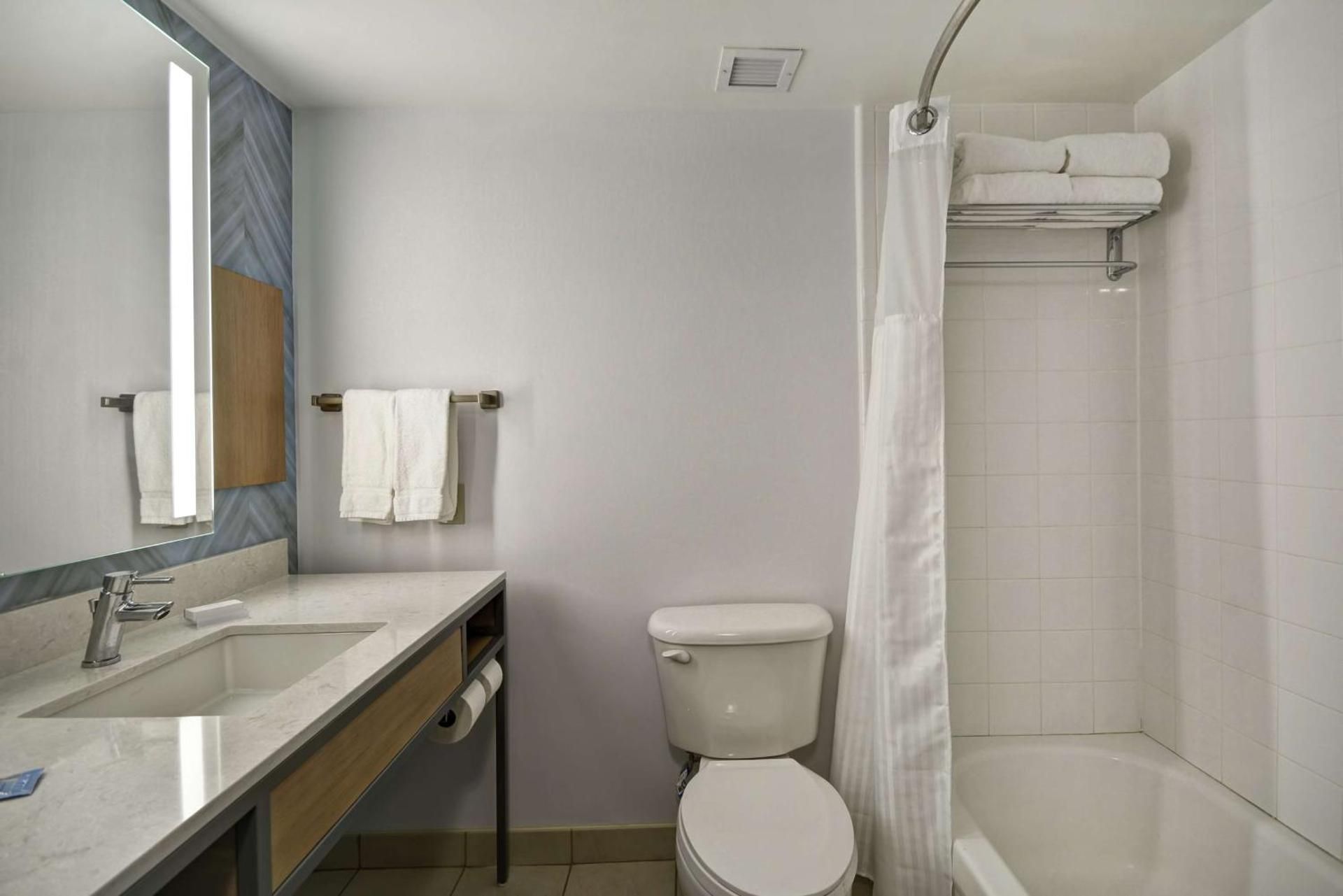 1 KING JR STE HEARING ACCESSIBLE