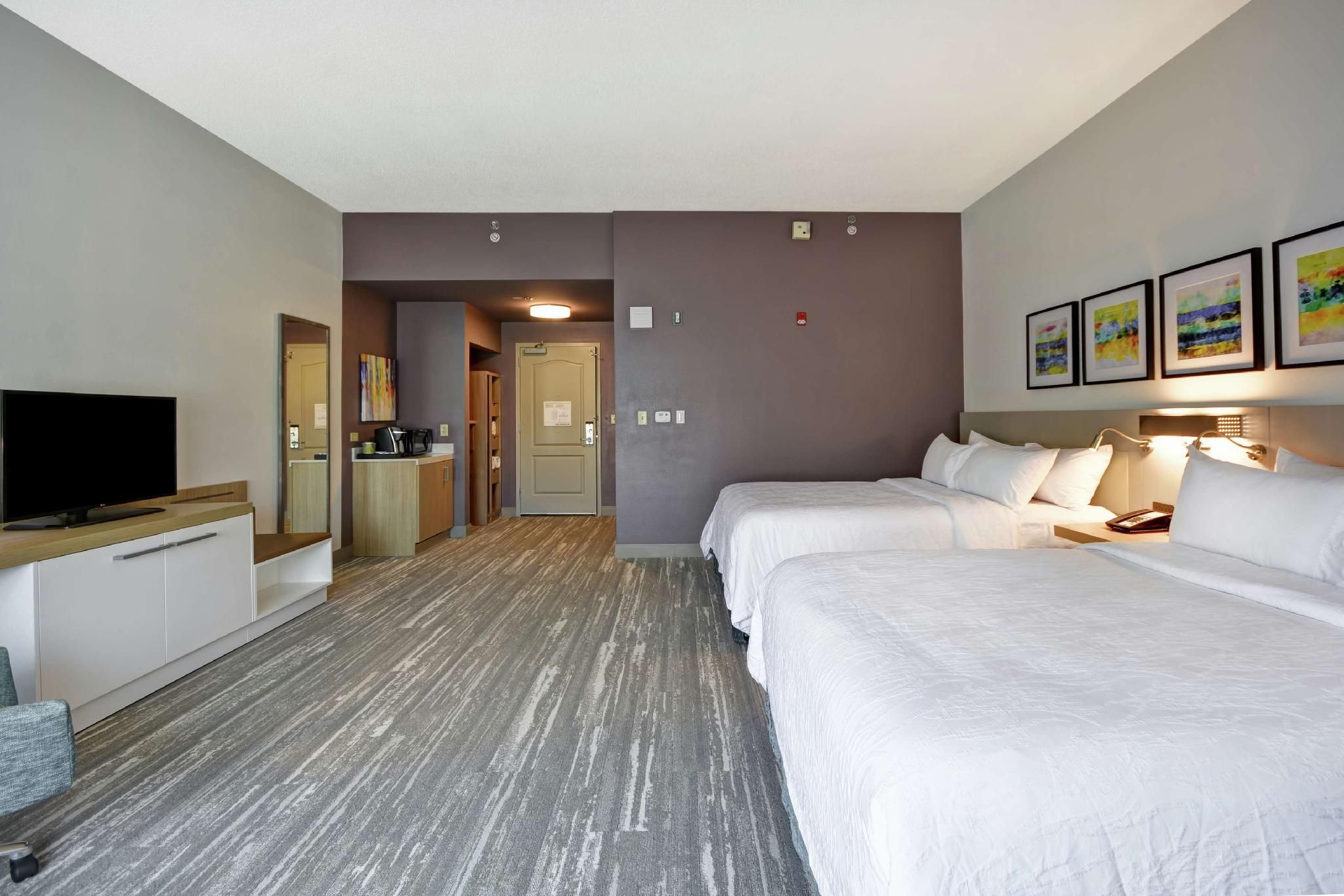 2 Queen Mobility/Hearing Accessible w/Bathtub