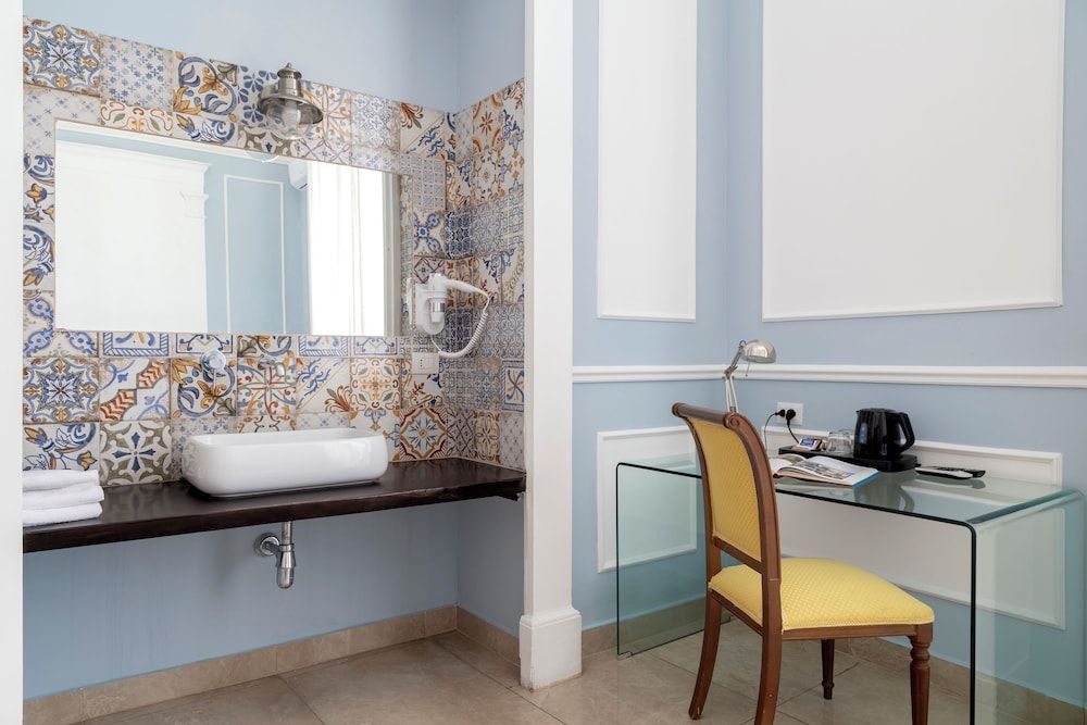 Napolit'amo Hotel Principe Deluxe Double or Twin Room, City View 4