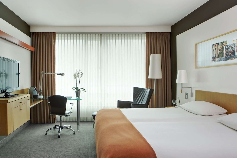 Steigenberger Airport Hotel Amsterdam Superior Room (Plus) 2
