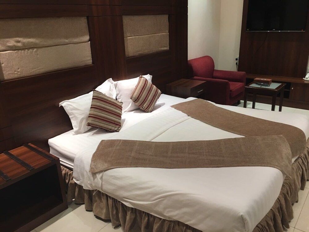 undefined Baron Al Masif 7