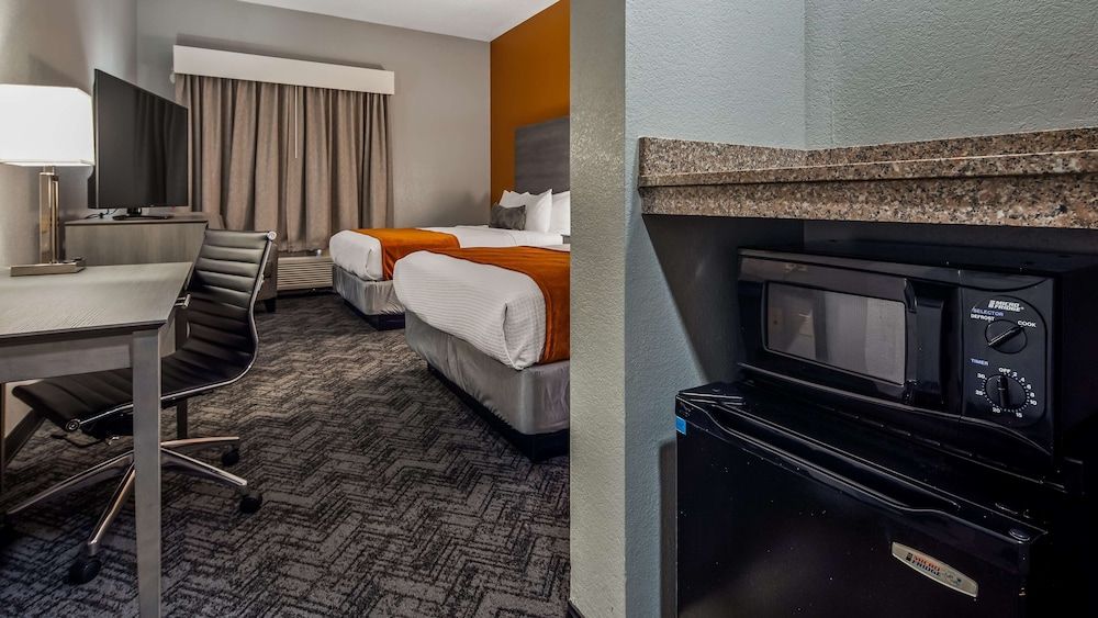 Standard Room, 2 Queen Beds, Accessible, Bathtub