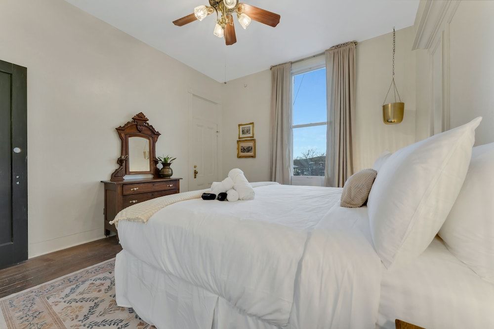 Two Room King and Queen - Suite 15