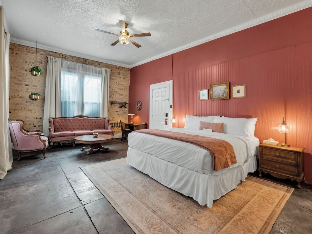 Carriage House Room 3