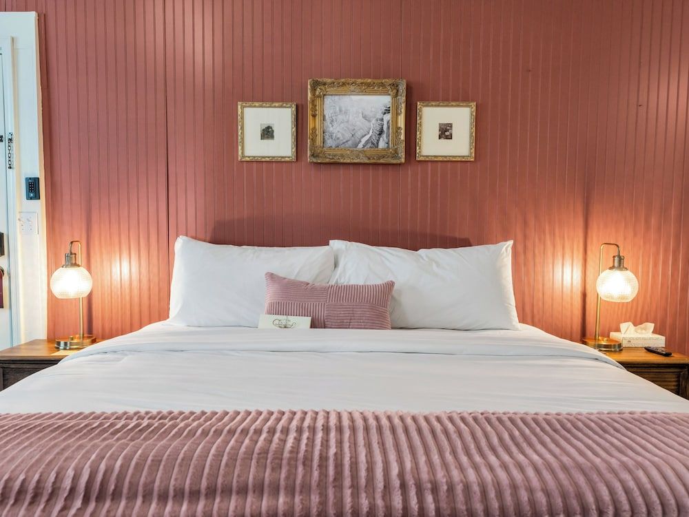 Carriage House Room 3