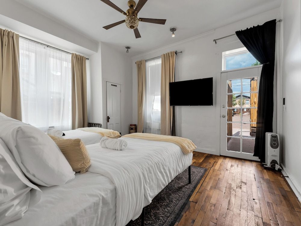 Carriage House Suite 1