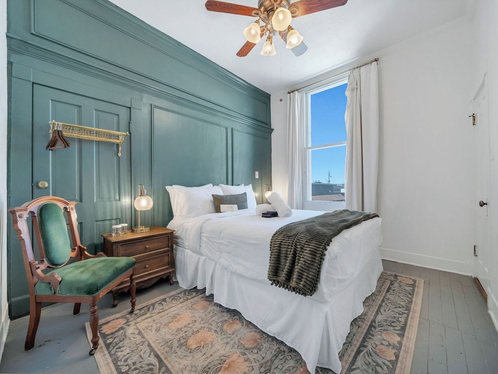 Two Room Double Queen - Suite 14
