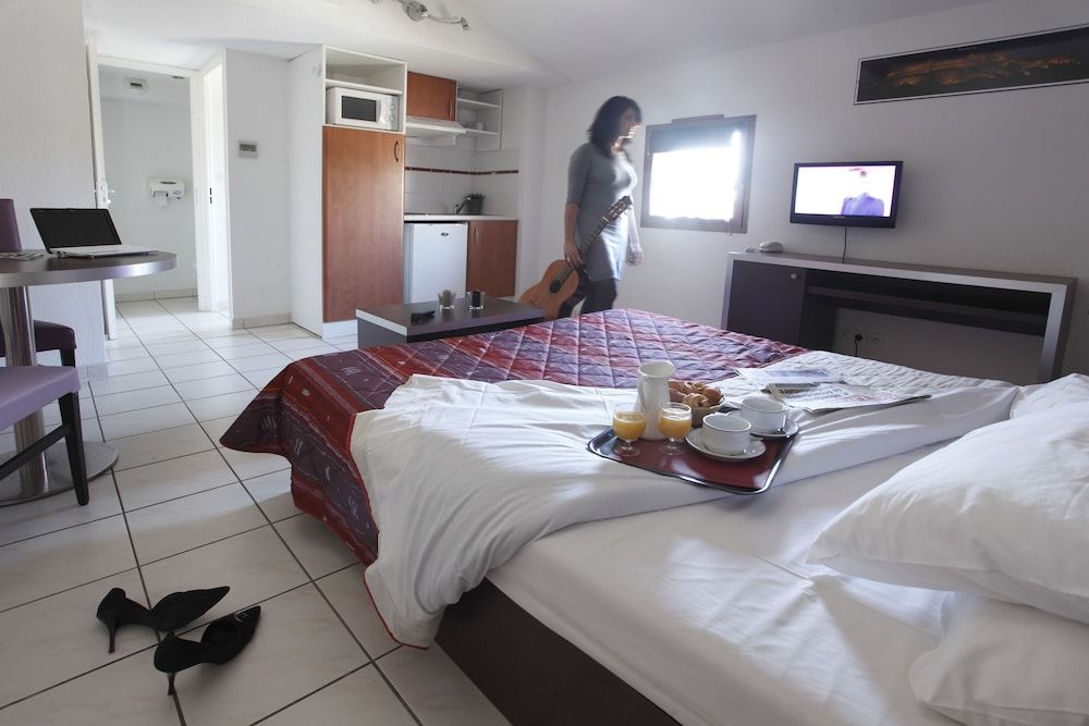 Adonis Carcassonne Résidence la Barbacane Studio, 1 Double Bed