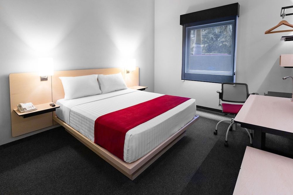 City Express Plus by Marriott Guadalajara Expo Room, 1 Queen Bed