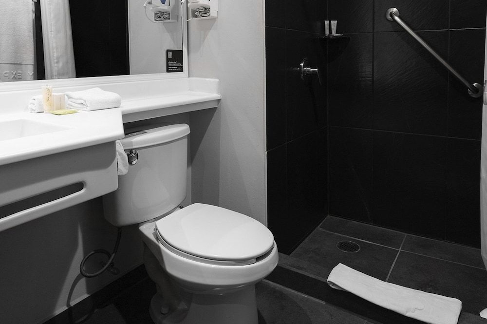 City Express Plus by Marriott Guadalajara Expo Room, 1 Queen Bed 7