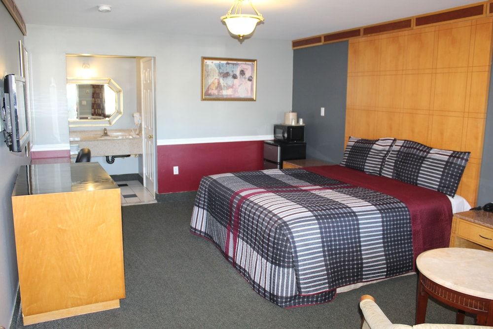 Liberty Inn Atlantic City Superior Room, 1 King Bed, Smoking 4