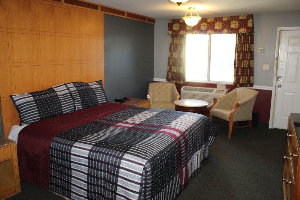 Liberty Inn Atlantic City Superior Room, 1 King Bed, Smoking 8