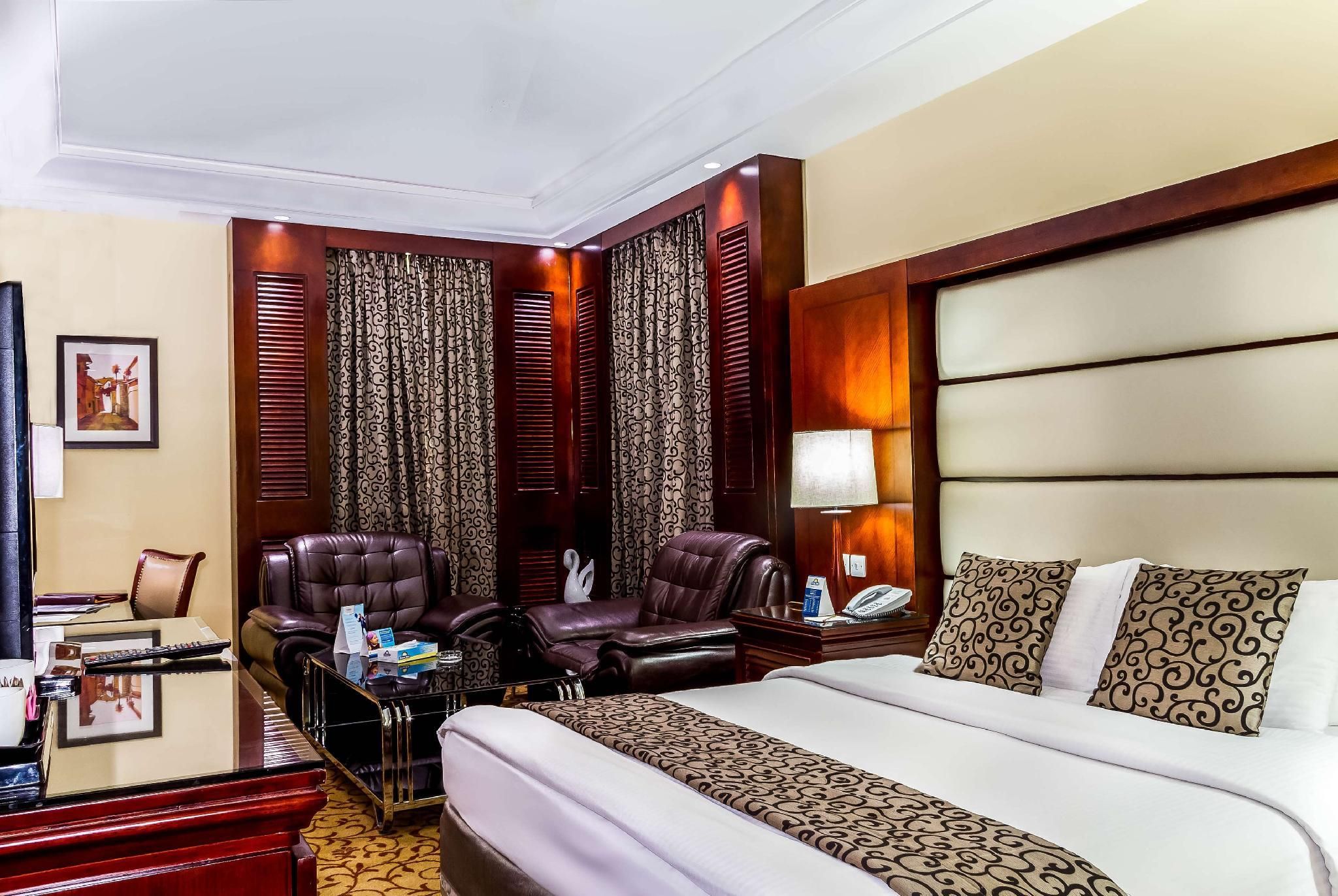 Classic King Size Bed Room